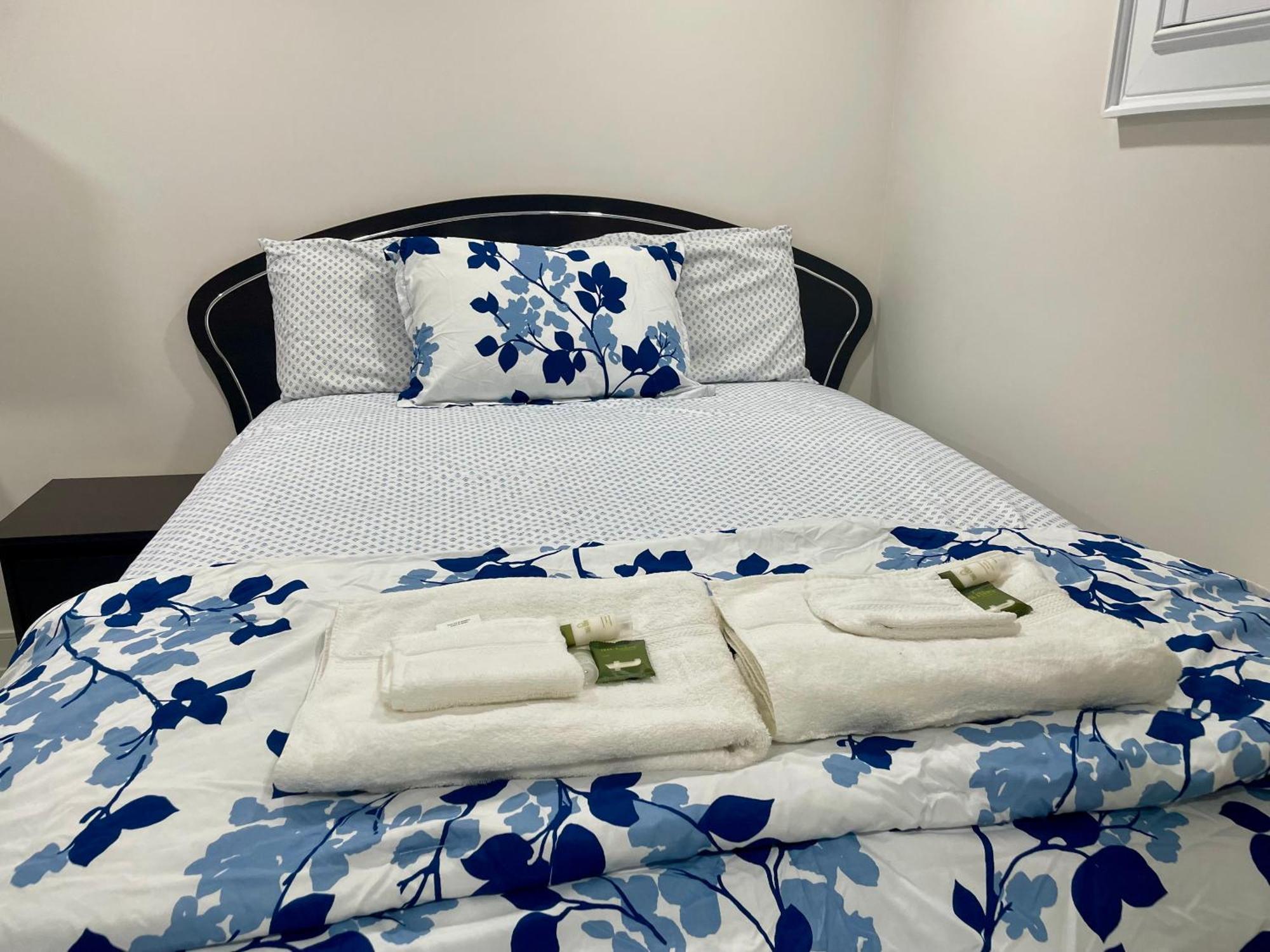 Homestay Luxury Basement-private Bdr & Bathroom With Free Parking In