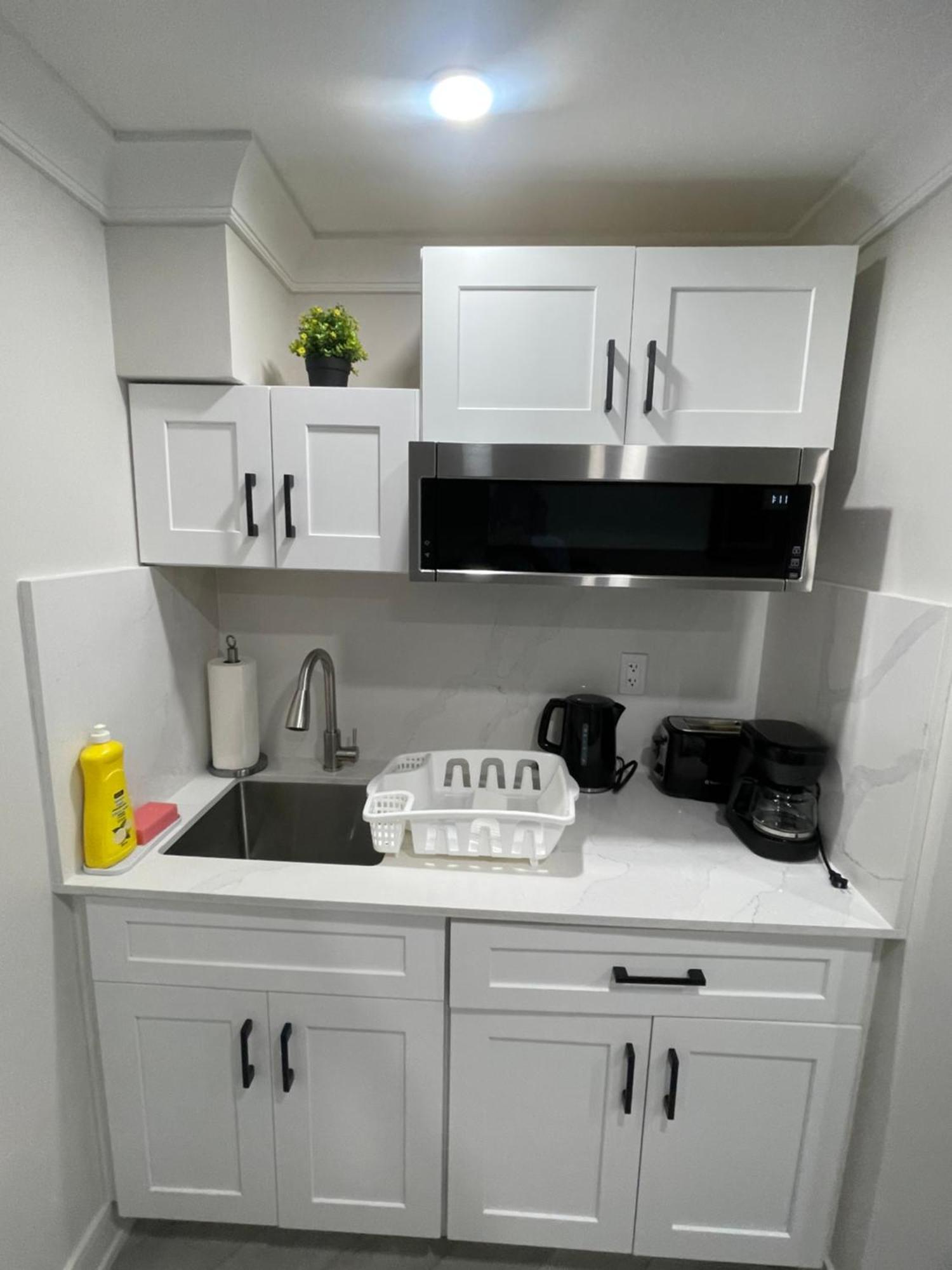 Homestay Luxury Basement-private Bdr & Bathroom With Free Parking In Toronto