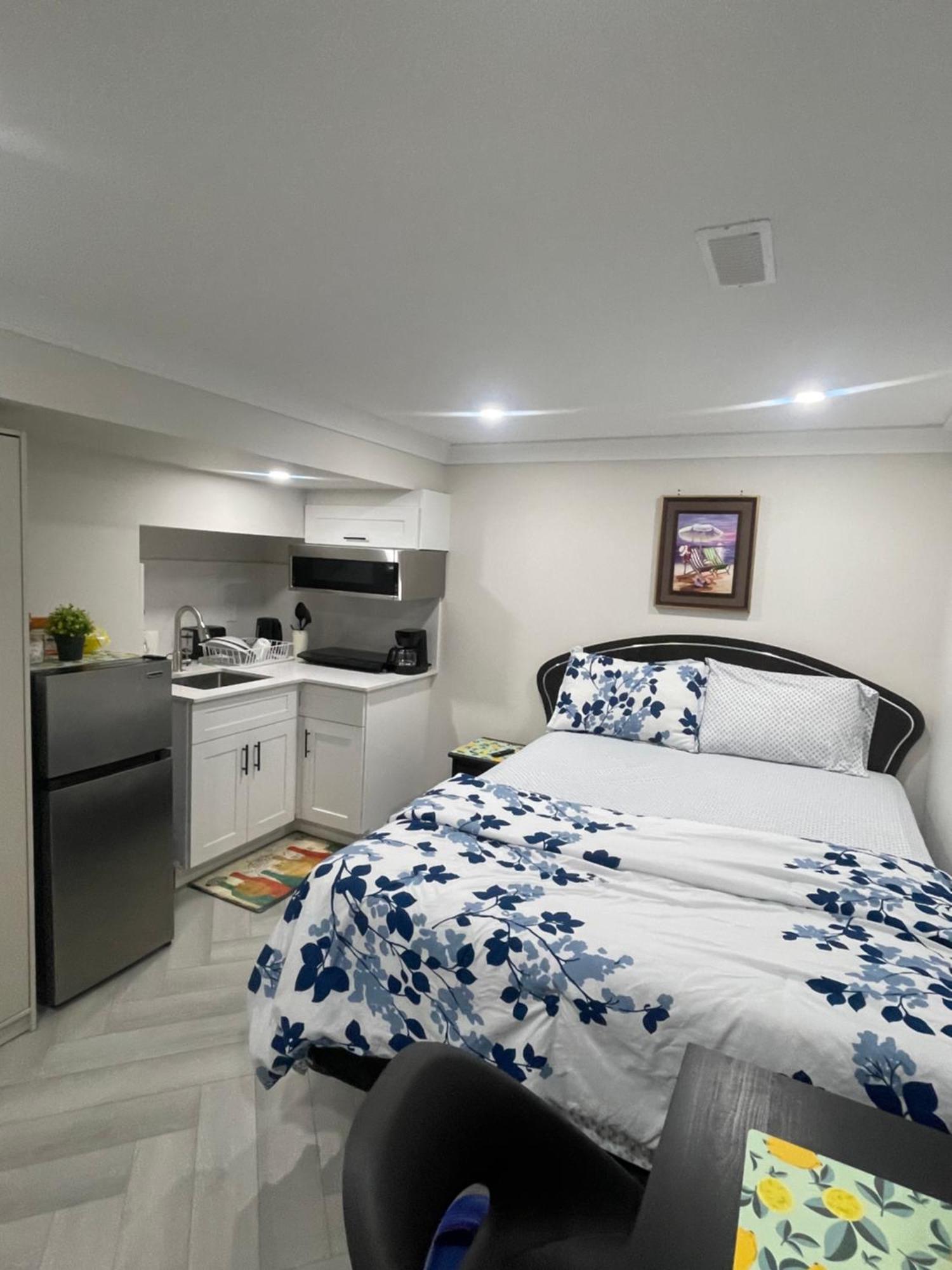 Homestay Luxury Basement-private Bdr & Bathroom With Free Parking In Toronto