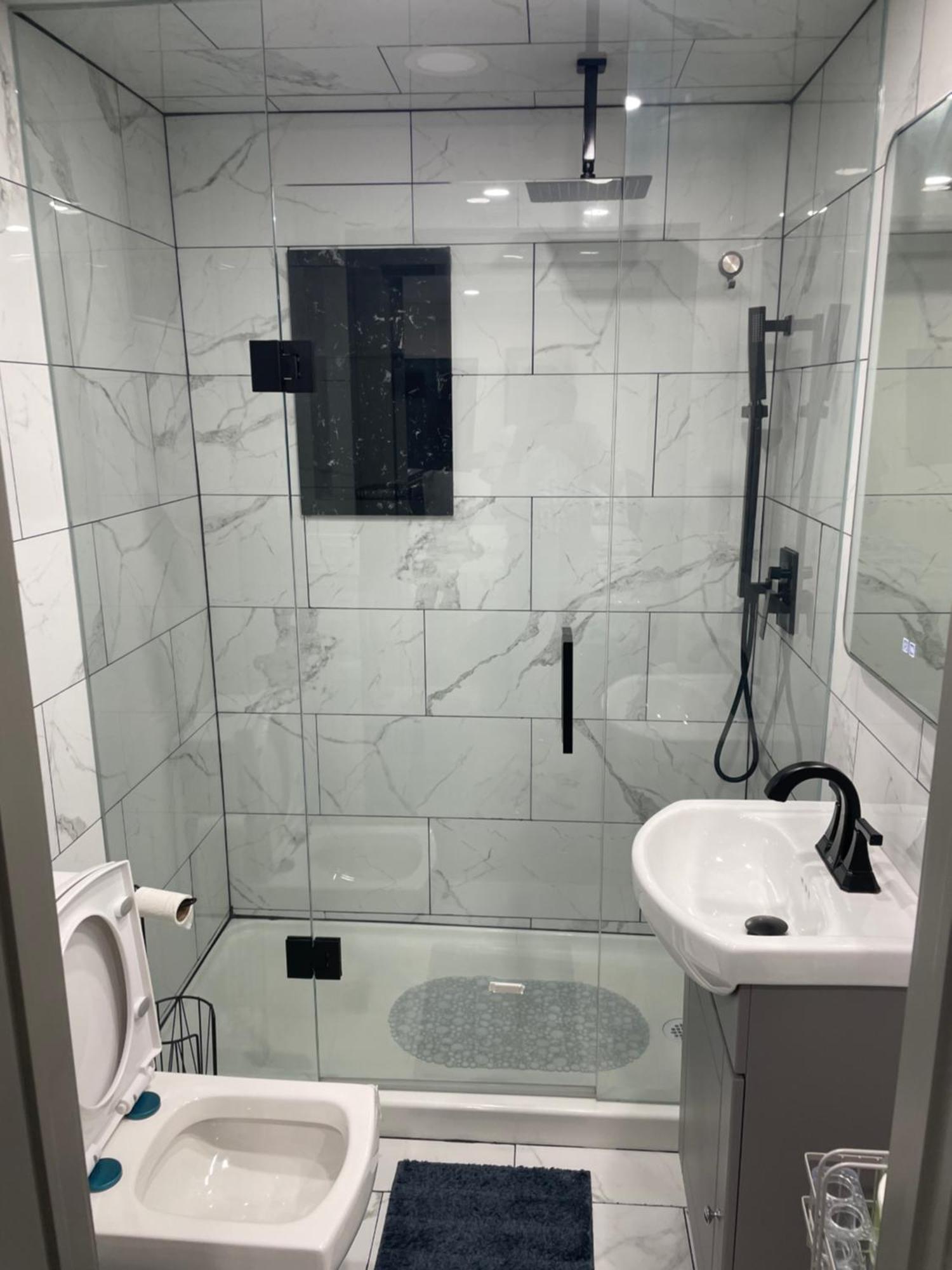 Luxury Basement-private Bdr & Bathroom With Free Parking In Homestay Toronto