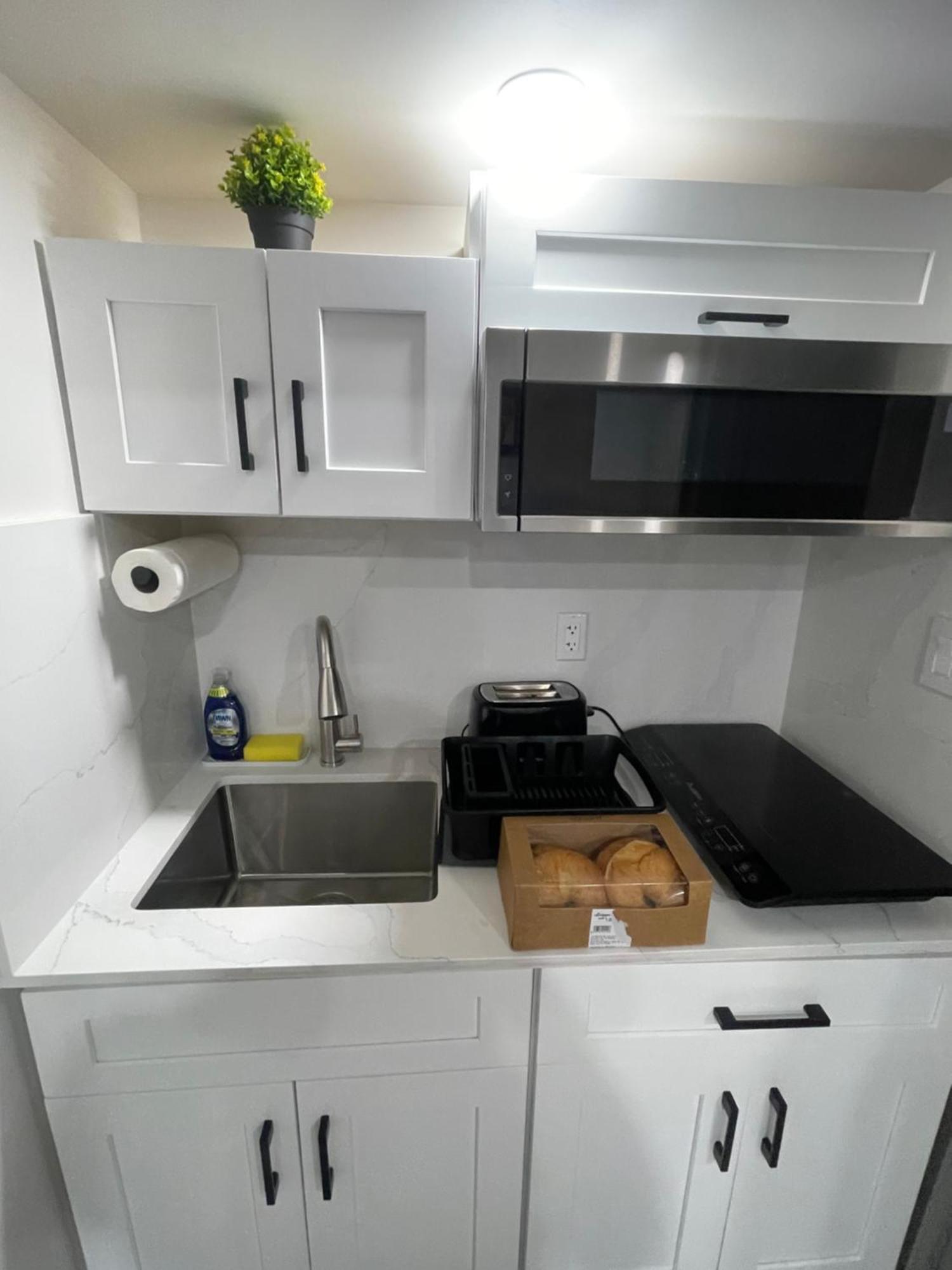Homestay Luxury Basement-private Bdr & Bathroom With Free Parking In
