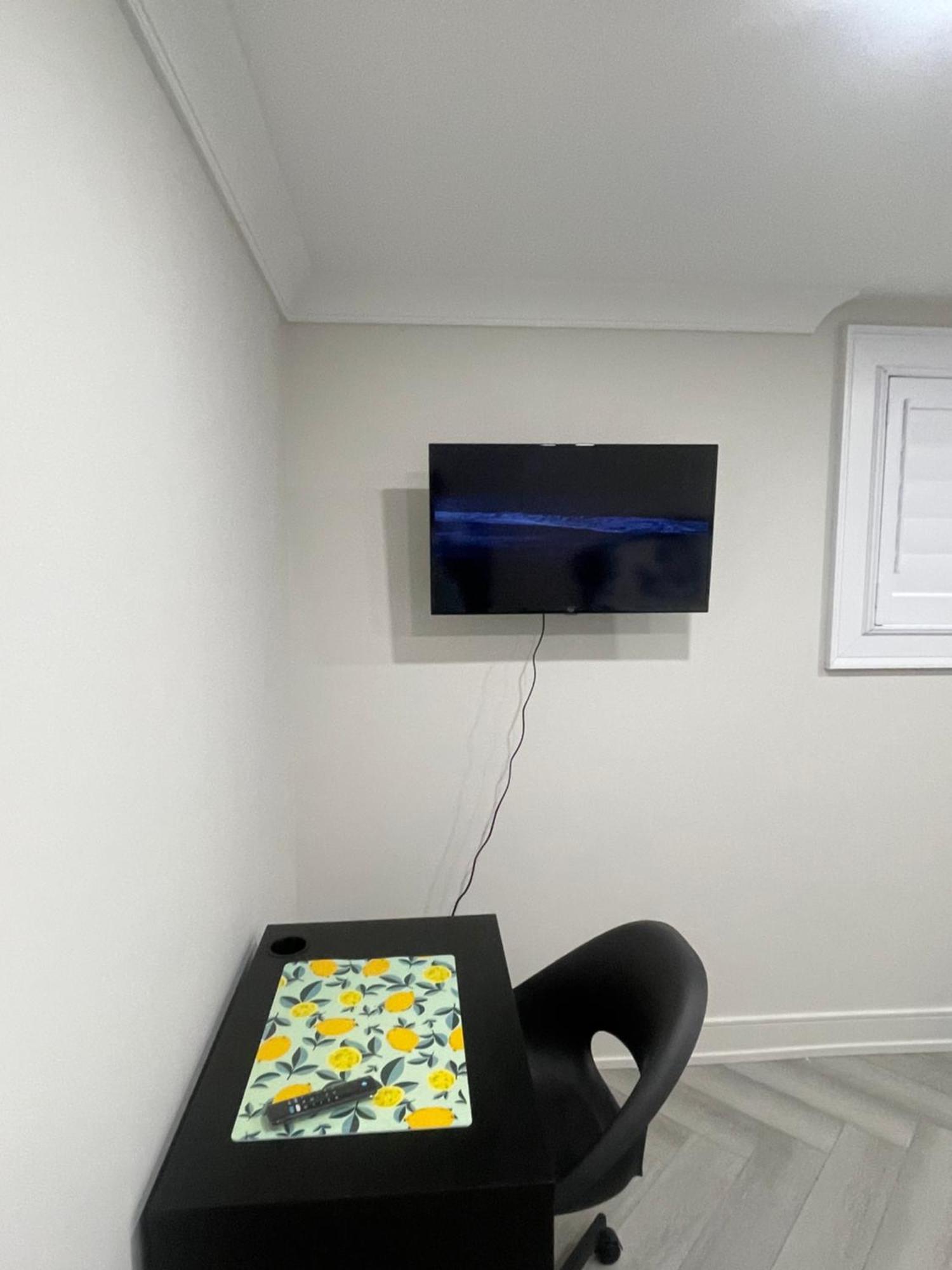 Homestay Luxury Basement-private Bdr & Bathroom With Free Parking In *