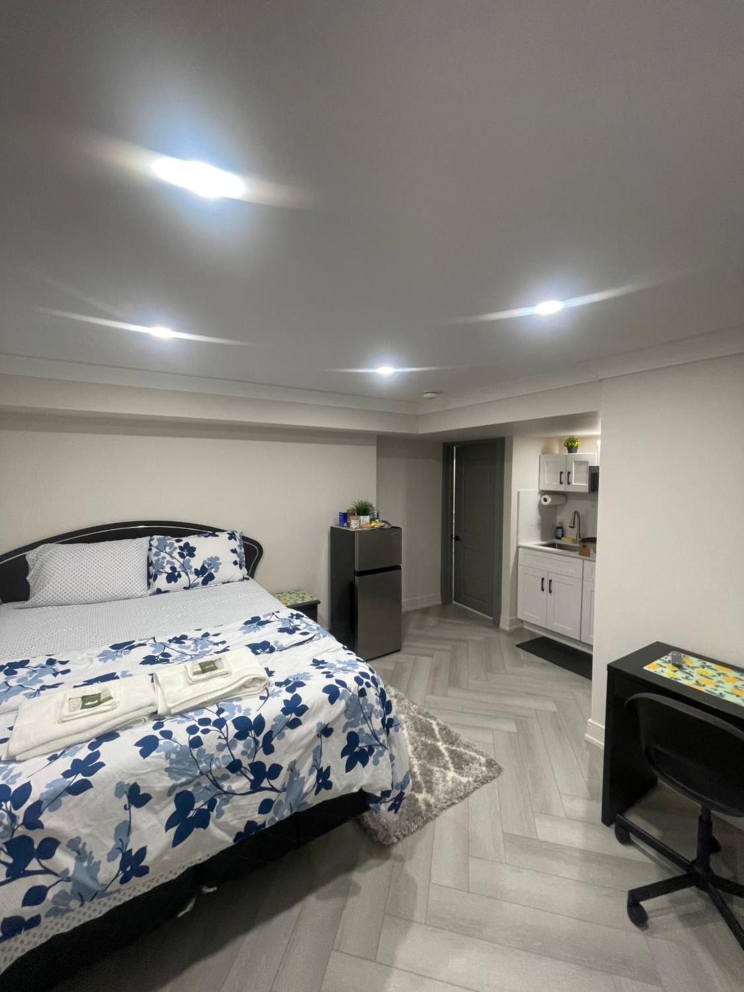 Luxury Basement-private Bdr & Bathroom With Free Parking In Homestay *