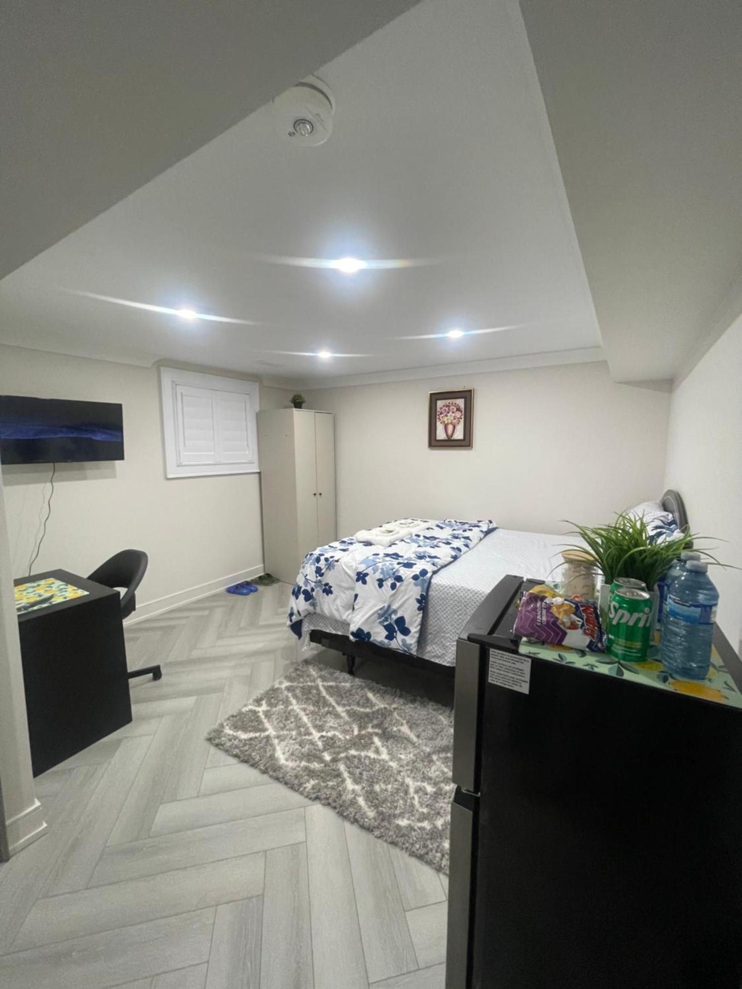 Luxury Basement-private Bdr & Bathroom With Free Parking In Toronto