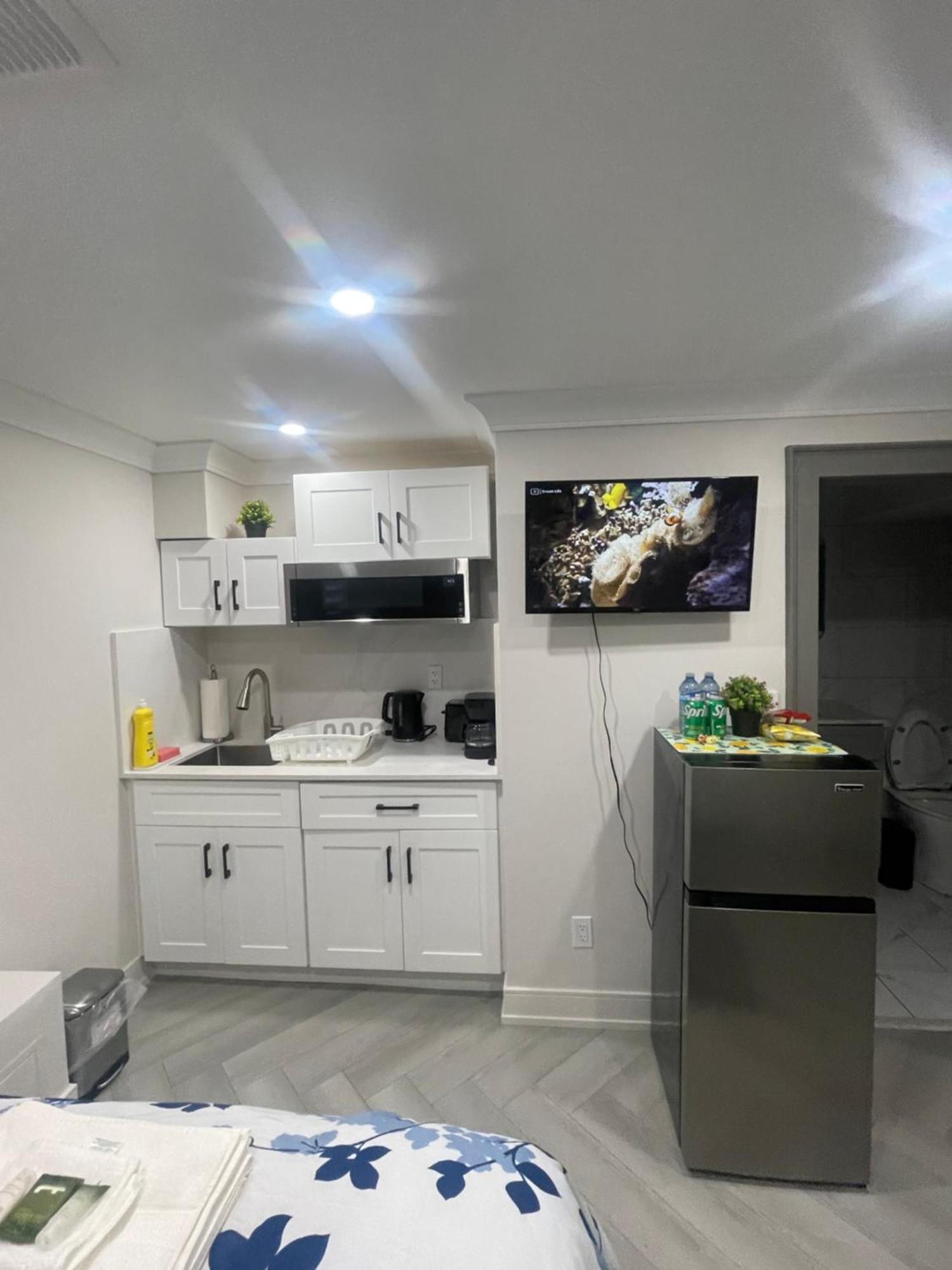 Luxury Basement-private Bdr & Bathroom With Free Parking In Homestay