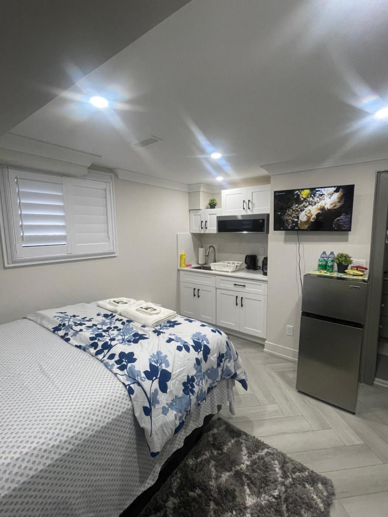 Homestay Luxury Basement-private Bdr & Bathroom With Free Parking In *
